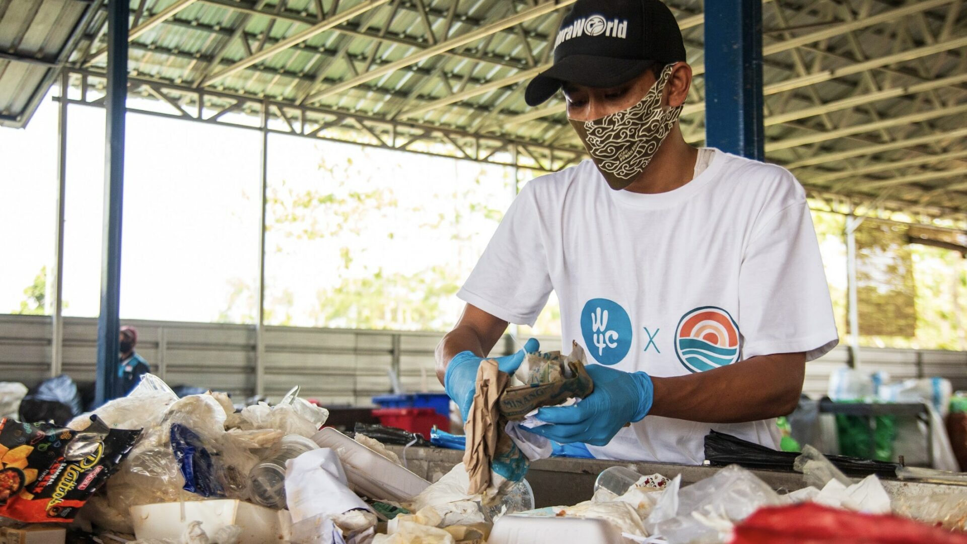 This Impact Project in West Jaba, Indonesia is working to stop ocean-bound plastic waste from leaking into Indonesia's coasts and protect its incredible biodiversity. This project will engage existing networks of informal waste workers for collection of low-value plastic waste, ensuring it is ethically processed.